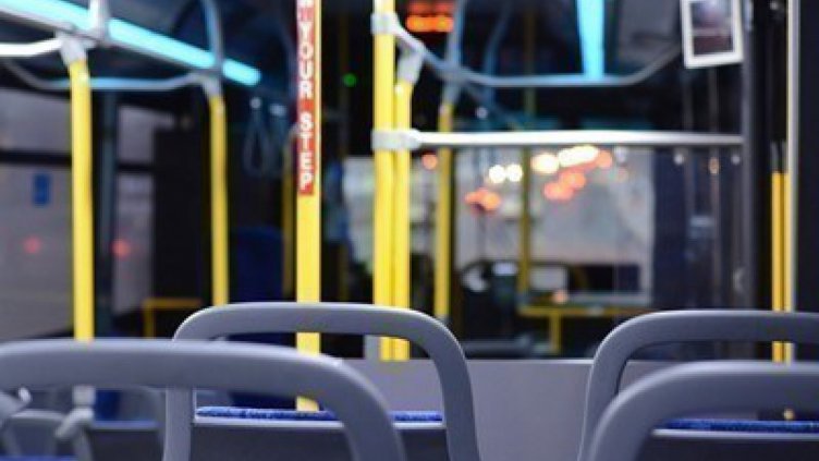 36-годишен потроши врата на автобус във Варна