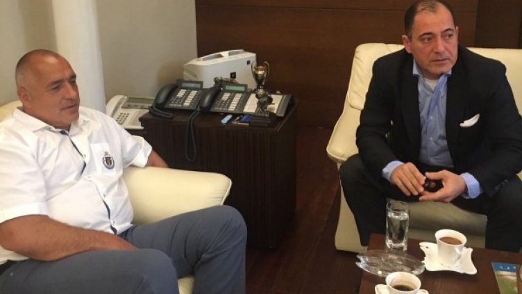 Пратиха 230 военни на границата