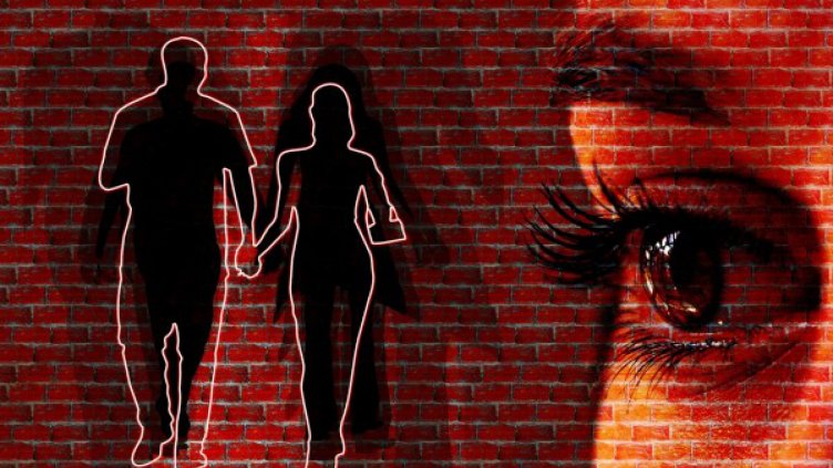 3 причини да следиш бившия. Какво ни кара да го правим?