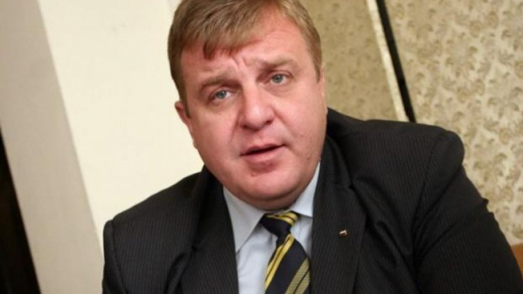 Каракачанов е категоричен: Бунт на пилоти не е имало