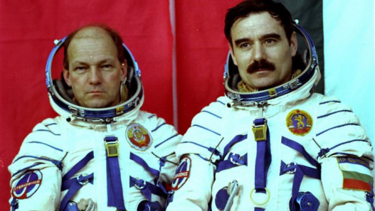 Кръщават улици на 16 пилоти и двама космонавти в с. Звездица