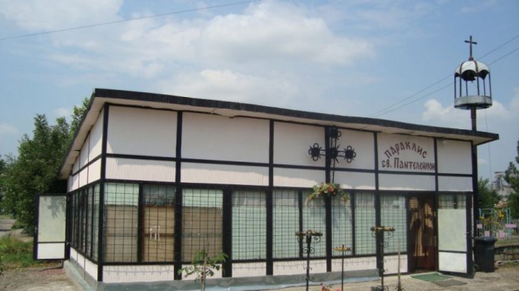 Да посрещнеш Великден в ламаринена барака вместо в църква