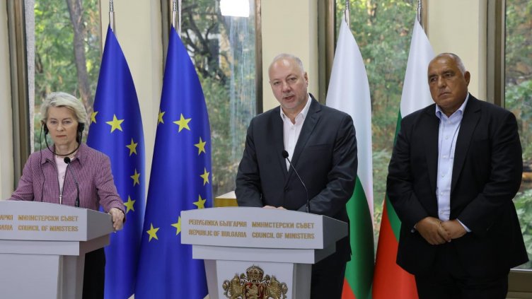 Желязков обяви дали има данни за заглушаване на сигнала на самолета на Фон дер Лайен