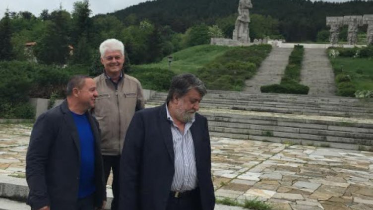 Паметникът на Ботев в Калофер е непокътнат