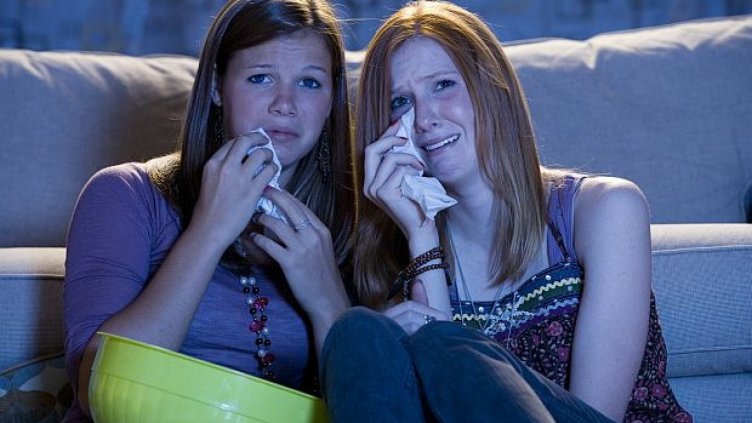 Откриха защо жените обичат сълзливи филми