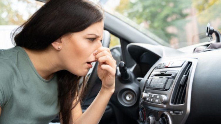 7 миризми в колата, които издават повреди