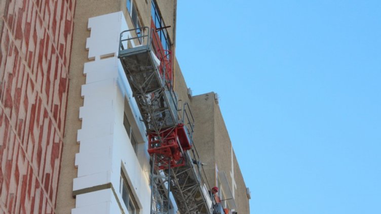 Инспекцията по труда е констатирала десетки нарушения при санирането в Благоевград 