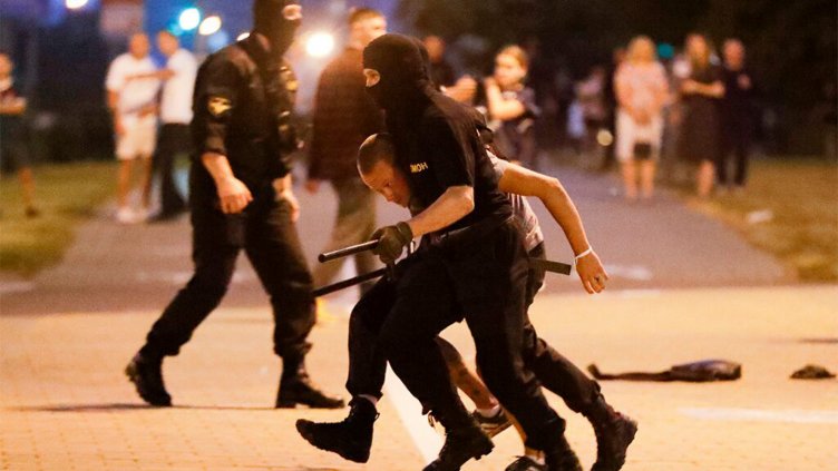 В Минск направиха 13-километрова жива верига