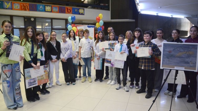 Наградиха отличените в конкурса за рисунка на тема „Зависим или независим - какъв е твоят избор“