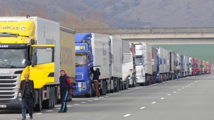 3 км тирове на Дунав мост 2, границата работи на 100%