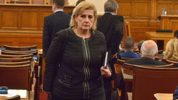 Обрат: Гунчева остава в парламента като независим депутат