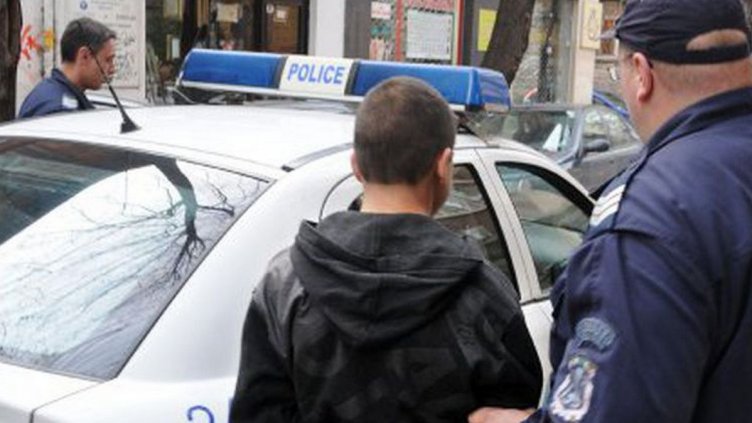 18-годишен се гони с полицията в с. Стефан Караджа