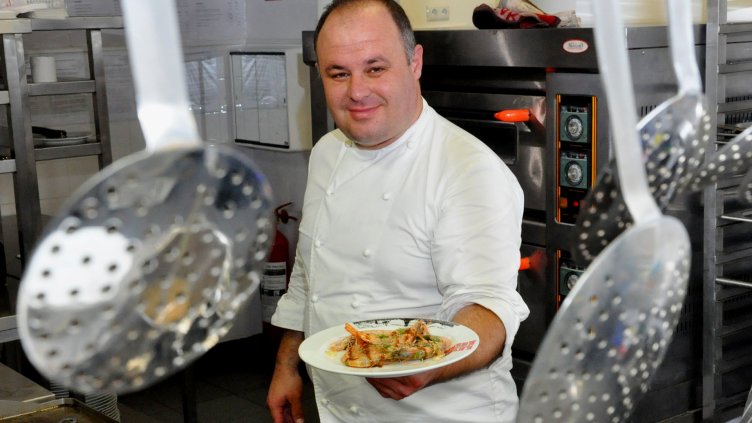 „Нашата кухня се харесва по света, въпреки, че не е много атрактивна“ – споделя майстор готвачът Пламен Стамов.