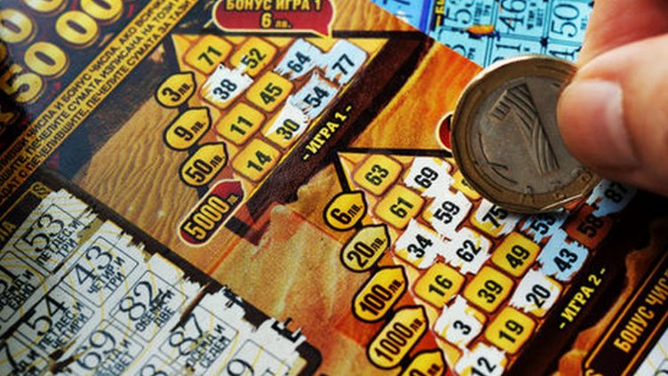 Само за година българинът дал над 500 млн. лв., за да търка билетчета