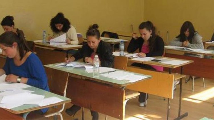 Близо 7000 разцъкват задължителен зрелостен изпит по избор