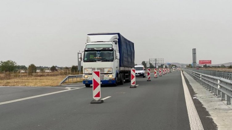 Среднощ затвориха "Тракия" за тирове – близо 100 км са по обходни маршрути