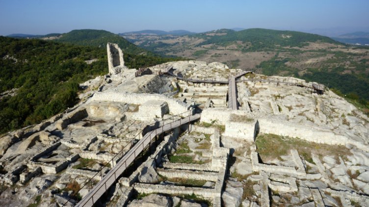 Сребърни монети на цар Иван Александър намериха на Перперикон