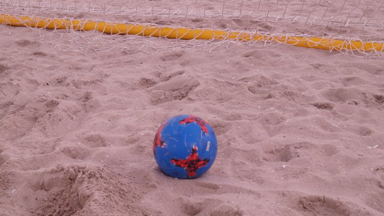 В Златни пясъци 4 отбора определят шампиона по плажен футбол за полицаи