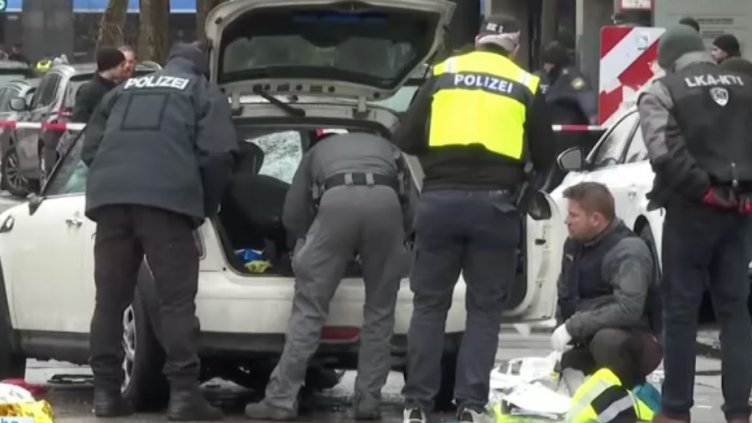 Кола се вряза в протестиращи в Мюнхен, има много ранени