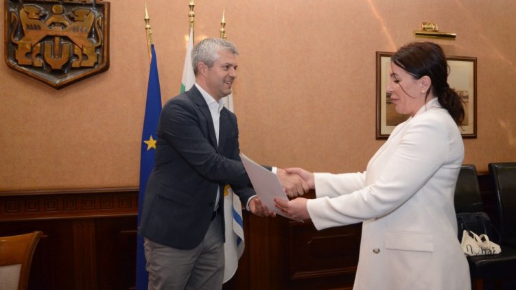 Общинските медицински сестри във Варна били най-добре платени в България