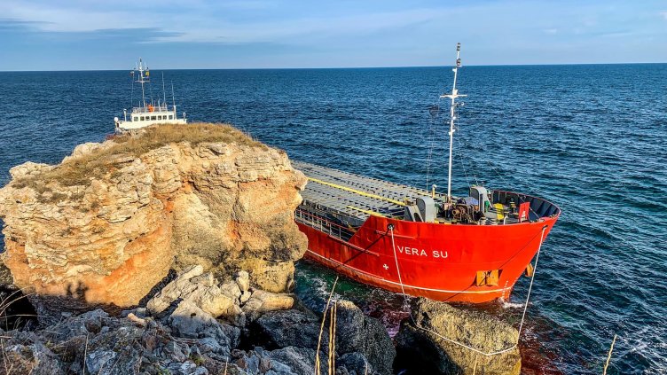 Държавата прави всичко за освобождаването на "Vera SU"