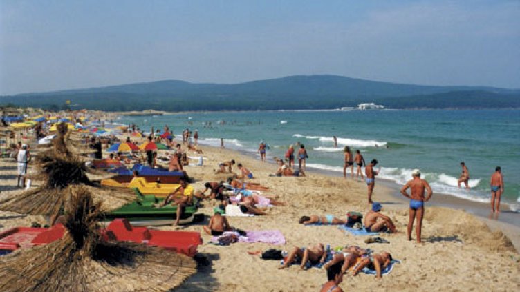 Лошото време удря туризма ни: Руснаците в Турция, българите в Гърция