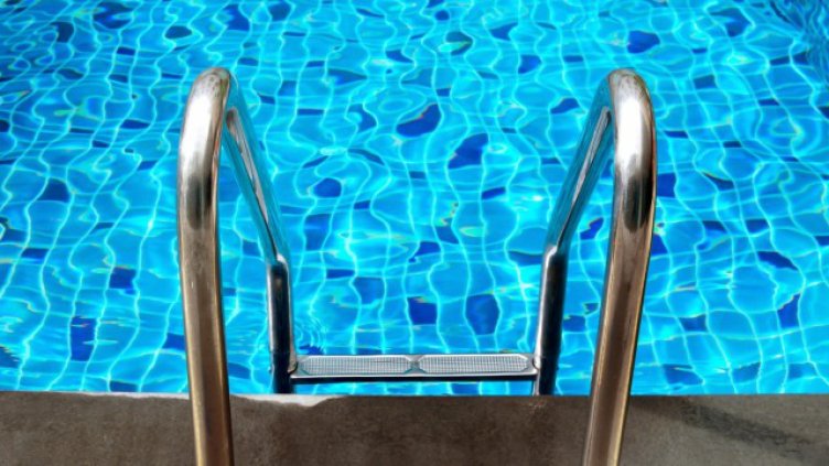 4-годишно дете се бори за живота си след инцидент в басейн в Хасковско