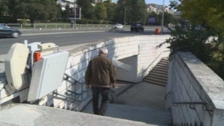 "Пробация" за варненски вандал, потрошил платформа за инвалиди