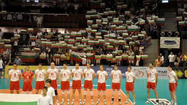 Volley Mania подкрепи националите с "живо" българско знаме