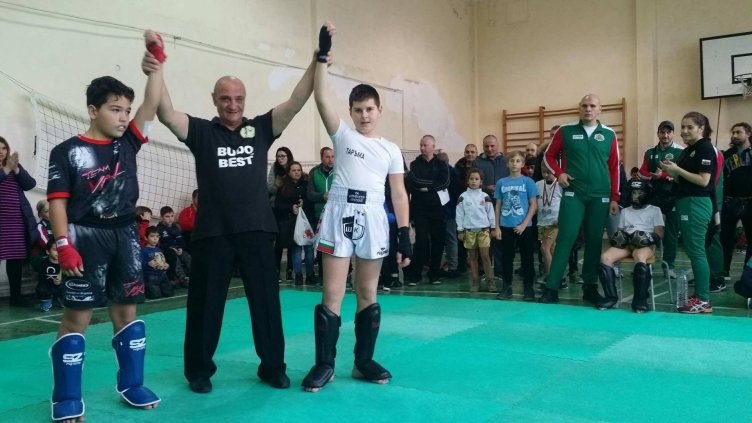 Над 60 деца се включиха в турнир по кикбокс във Варна