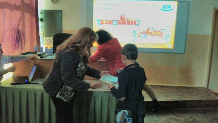 НАГРАДИТЕ НА ДЕЦАТА връчи началникът на РУО – Варна Венцеслава Генова.