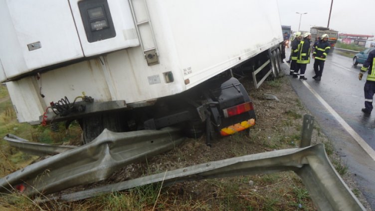 Жена загина след удар от тир в кв. „Орландовци”