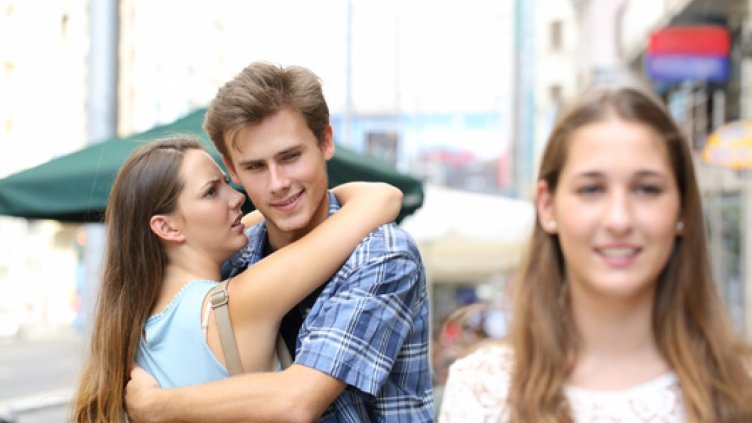 Пет признака, че партньорът ви иска да се вижда с други хора