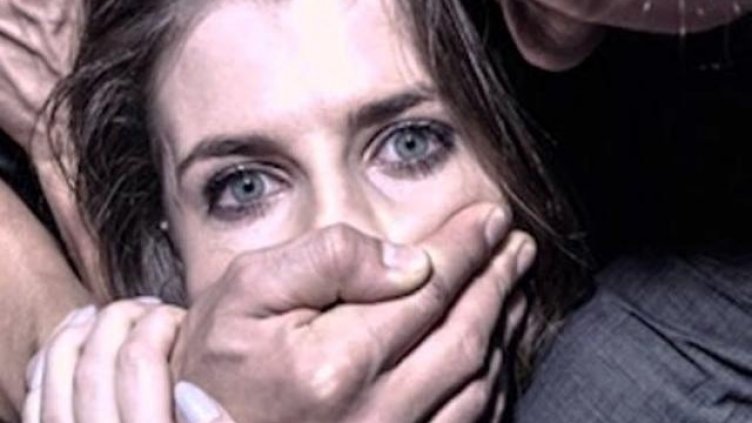 Варненец, счупил челюстта на бившата си, застава пред Темида