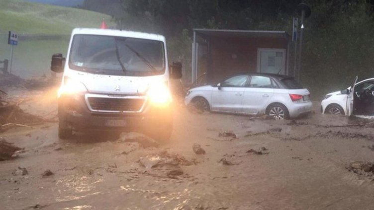 Силни бури преминават през Балканския полуостров