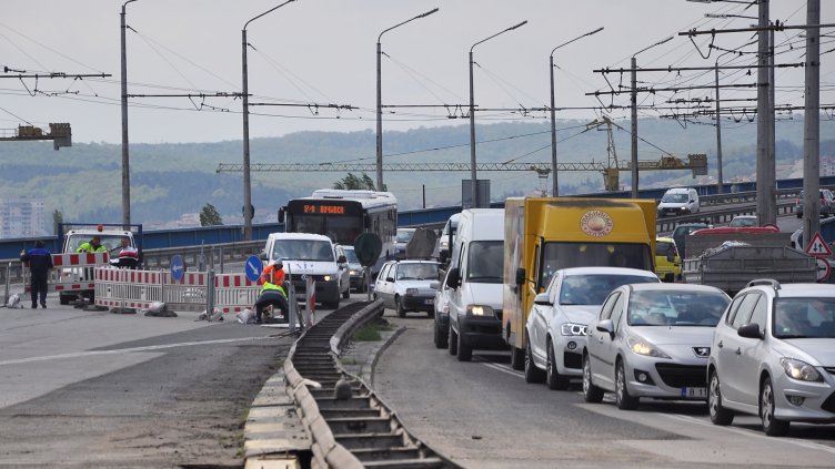 Огромно задръстване в Аспарухово (ВИДЕО)
