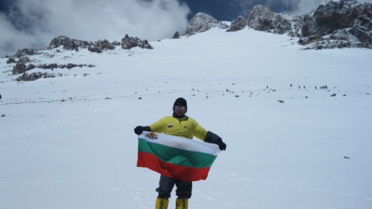 Наши алпинисти покориха за първи път висок връх на о. Ливингстън