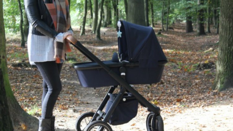 България начело на класацията за най-млади майки с дете в ЕС