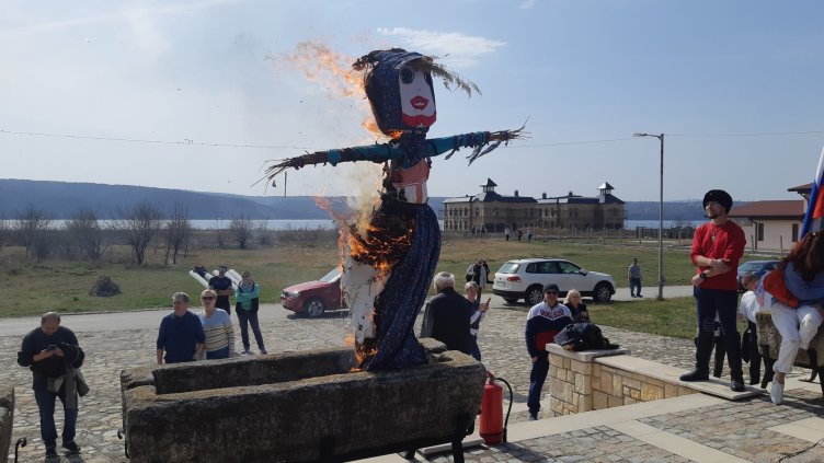 В село Казашко прогониха зимата с „Весела масленица“ (СНИМКИ)