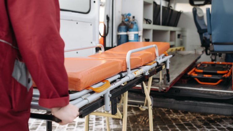 Моторист от Варна е с опасност за живота след катастрофа