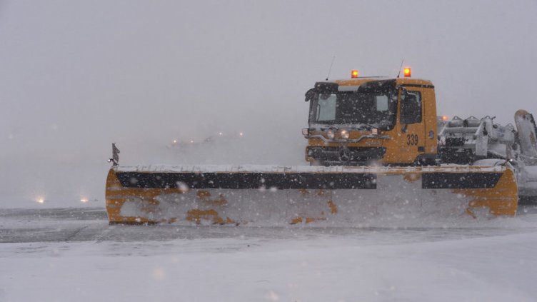 АПИ: Затварят се пътища поради снегонавявания