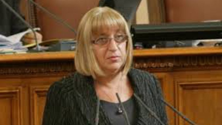 Цецка Цачева поиска имунитета на Мая Манолова