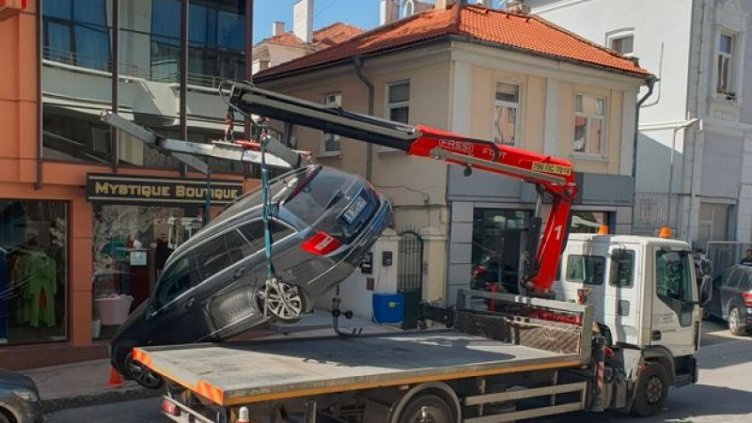 Репатрак изтърва мерцедес във Варна