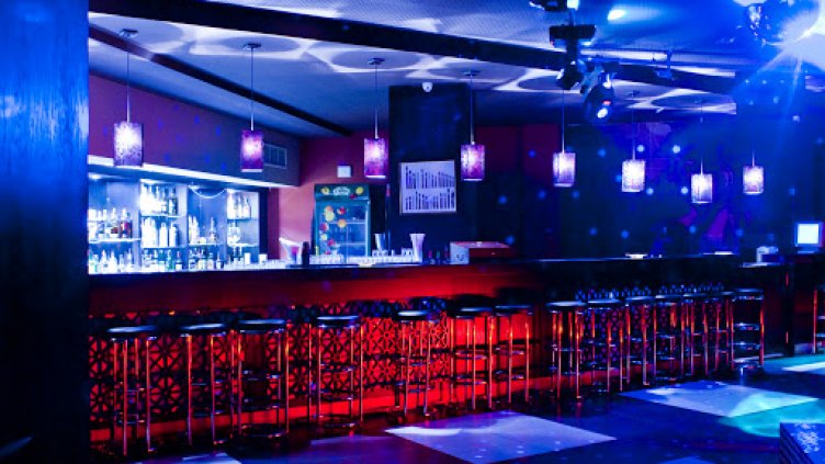 Нощен клуб не спази "вечерния час", затвориха го