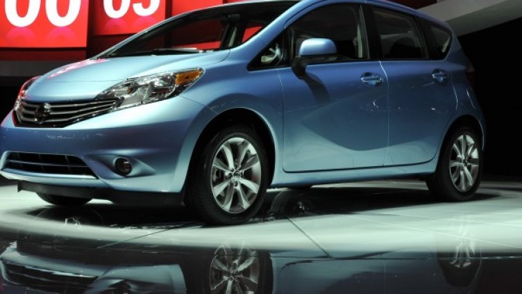 В САЩ разследват дефекти в автомобили Нисан и Крайслер