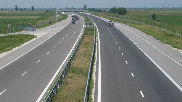 Нов удар по тираджиите: По-високи тол такси, или повече пътища в системата