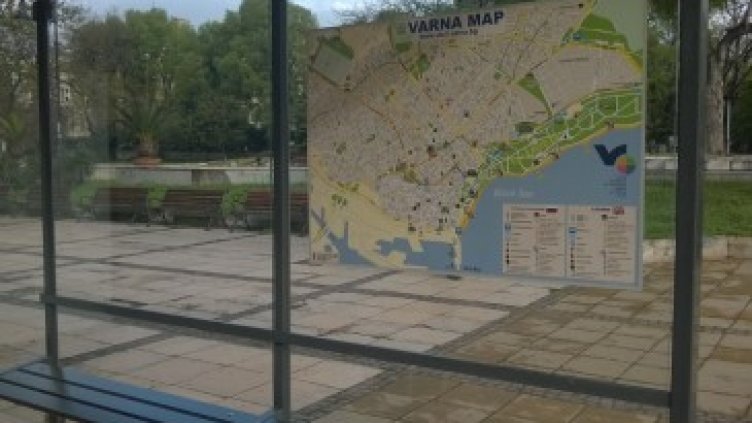 Поставят нови туристически карти на автобусните спирки