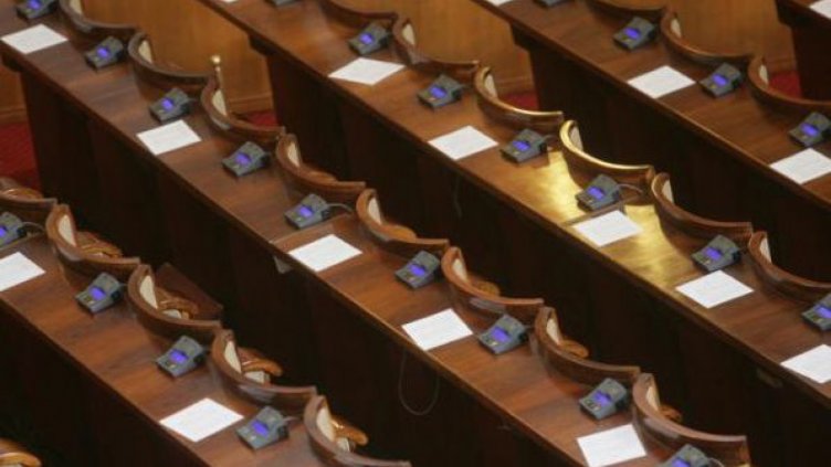 Депутатите са натрупали над 90 000 лв. глоби за неизвинени отсъствия