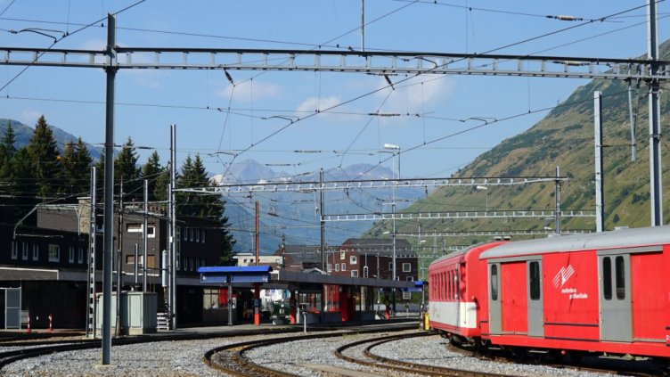 Десетки ранени при влаков сблъсък в Швейцария