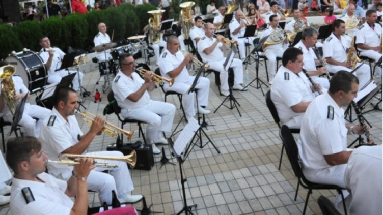 Оркестърът на ВМС с концерт на входа на Морската на 9 май